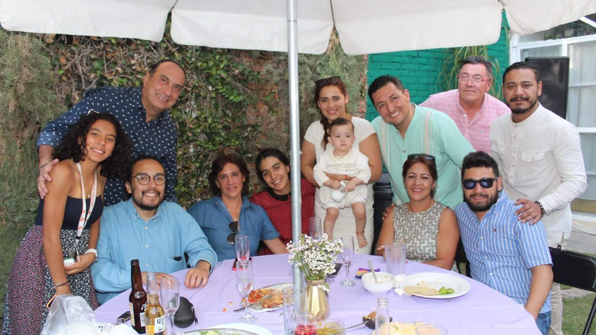 FOTO PRINCIPAL SJR Con amigos y familiares